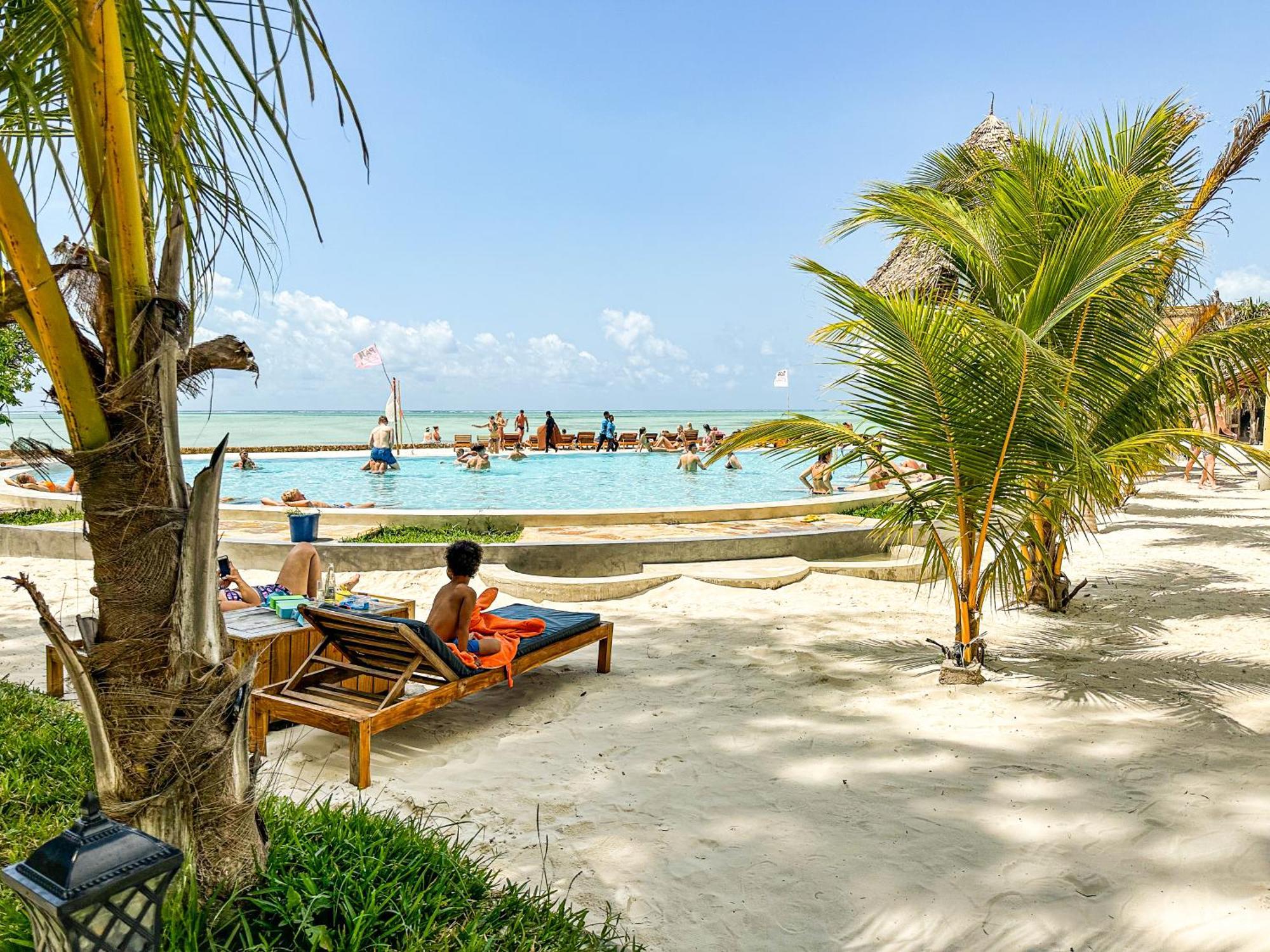 Jambo Beach Hotel Paje Bagian luar foto